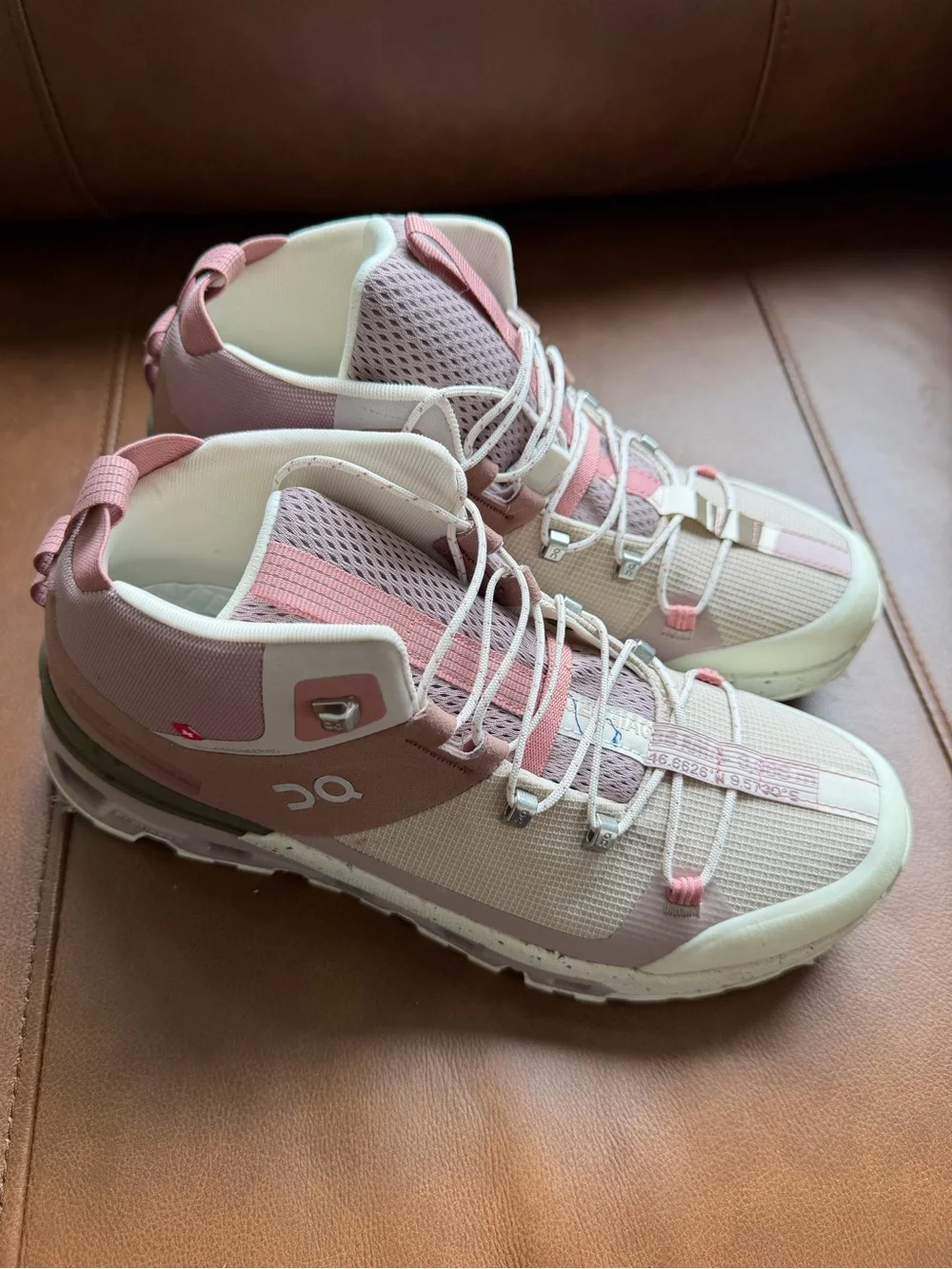 On Cloudtrax Hiking Boot Hi Waterproof Women's Hiking Running Shoe Size 8.5 Rose